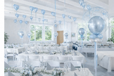 Raumdekoration in Hellblau und Weiß